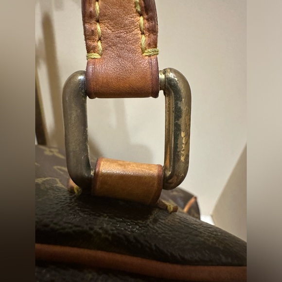 Louis Vuitton Monogram Manhattan PM, Wallet & #318 LV Lock Bundle - Picture 7 of 16